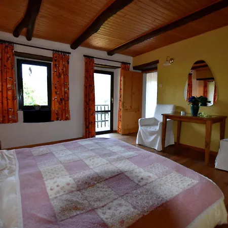 Picturesque Mansion Near Mombarcaro With Pool 度假居 *
